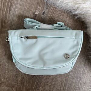 💚🍋 LULULEMON All Night Festival Bag *zip top* Color- Mint Breeze